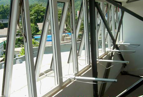 螺杆式电动采光窗