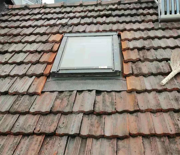阁楼天窗更换工程...
